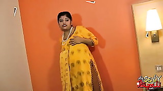 Heavy Indian ladies undresses superior to before cam