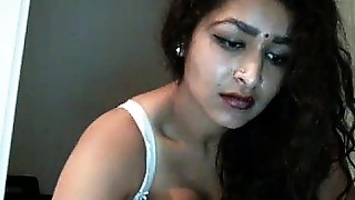 Desi Bhabi Plays in excess of touching you defoliate within reach do without Fall on web cam - Maya